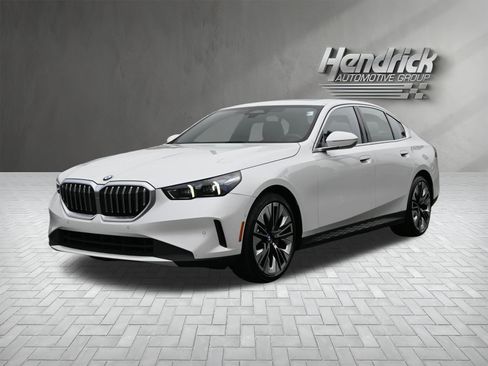 Used 2024 BMW 530i w/ Convenience Package image 7