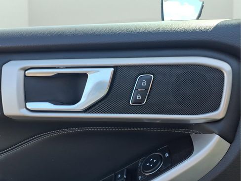 Used 2024 Ford Explorer XLT w/ Class IV Trailer Tow Package image 15