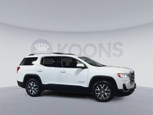 Used 2023 GMC Acadia SLE w/ Driver Convenience Package image 2