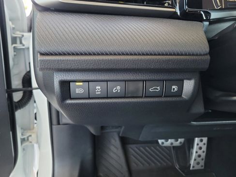 Used 2026 Toyota Camry SE image 9