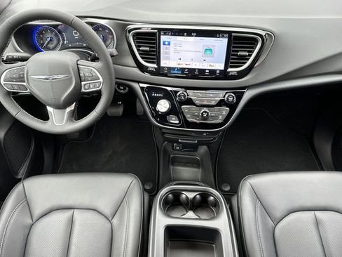 New 2026 Chrysler Voyager LX image 13