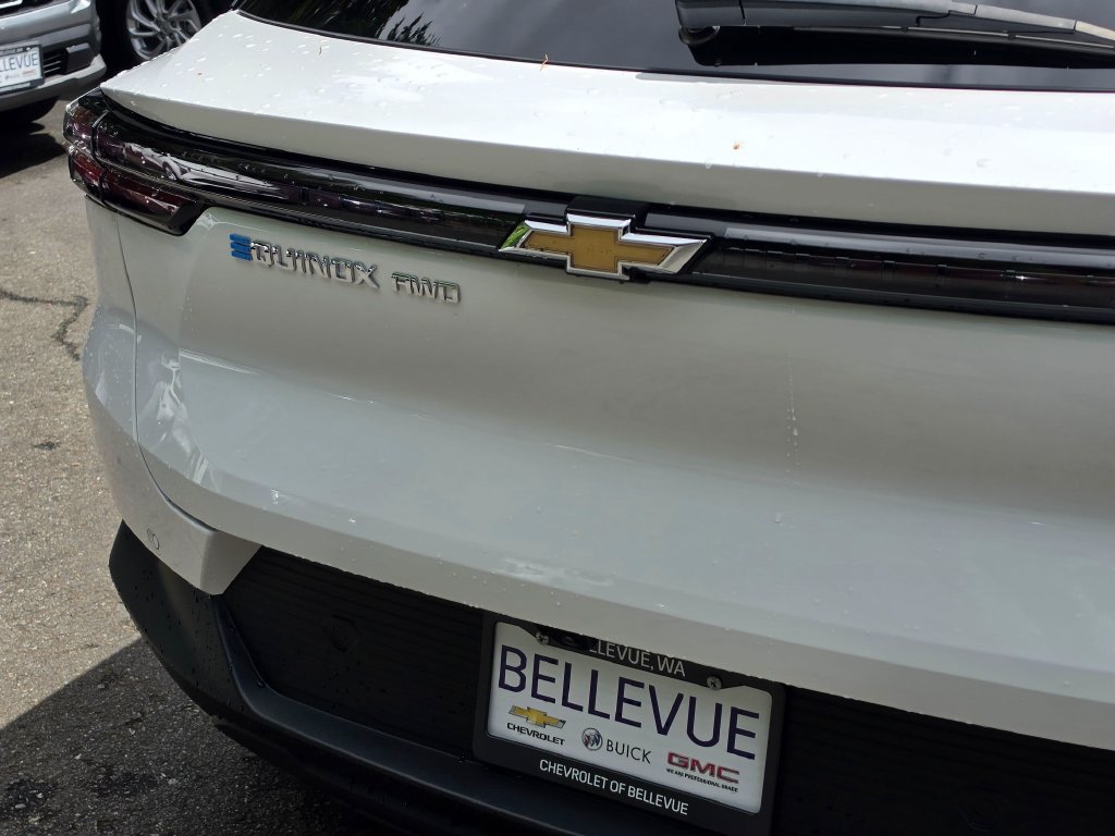 New 2026 Chevrolet Equinox EV LT AWD/4WD image 13