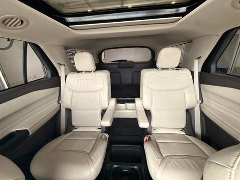 Used 2020 Ford Explorer Platinum w/ Premium Technology Package AWD/4WD image 33