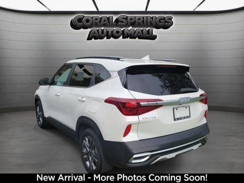 Used 2023 Kia Seltos S w/ Navigation Package FWD image 3
