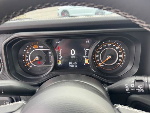 Used 2025 Jeep Wrangler Unlimited Rubicon image 19