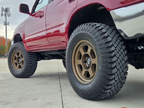 Used 2000 Toyota 4Runner SR5 image 35