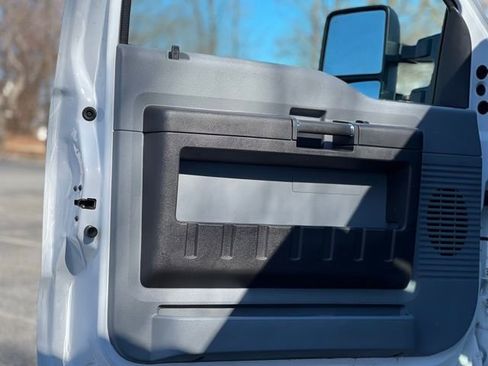 Used 2016 Ford F550 2WD Regular Cab Super Duty image 10