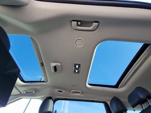 Used 2025 Kia Carnival SX image 10