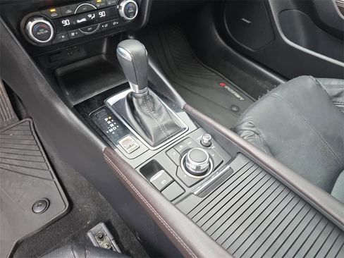 Used 2018 MAZDA MAZDA3 Grand Touring image 29