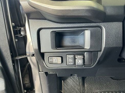 Used 2017 Toyota Tacoma TRD Sport w/ Premium & Technology Package RWD image 19