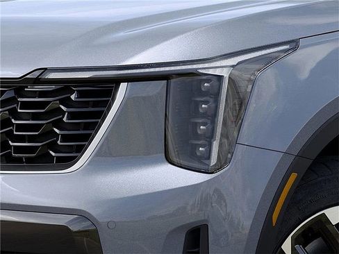 Certified 2025 Kia Sorento S w/ Panoramic Sunroof Package image 10