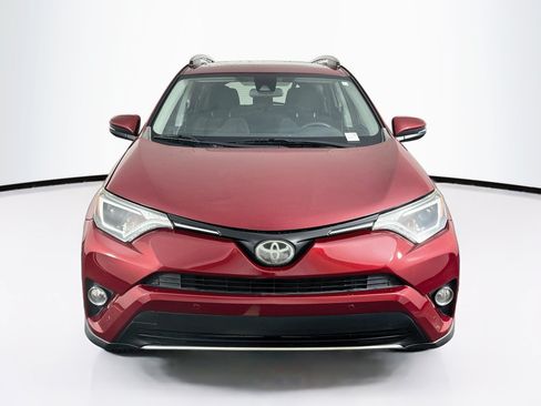 Used 2018 Toyota RAV4 XLE FWD image 2