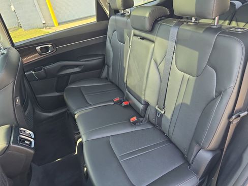 Used 2022 Kia Sorento S w/ Panoramic Sunroof Package FWD image 15