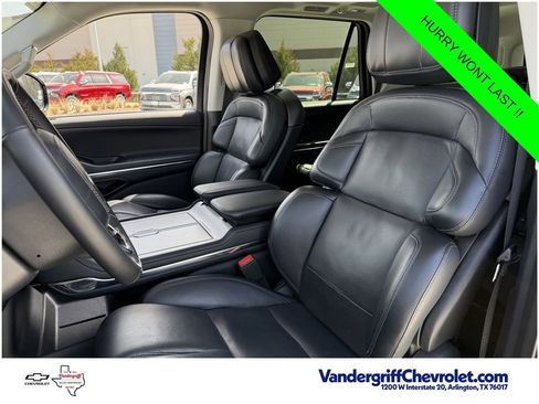 Used 2025 Lincoln Navigator Reserve AWD/4WD image 17