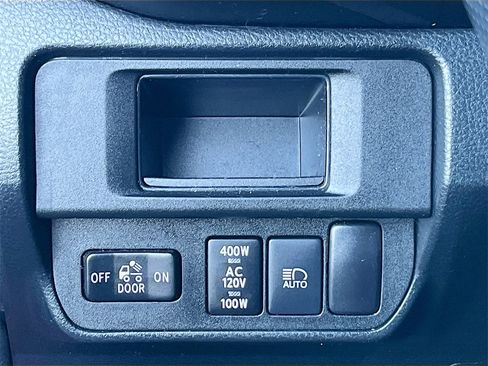 Used 2018 Toyota Tacoma TRD Sport image 10