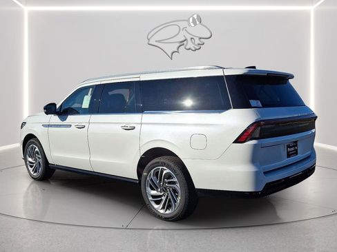 New 2026 Lincoln Navigator L Reserve image 3