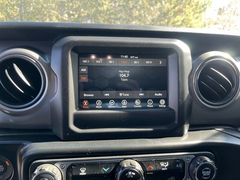 Used 2022 Jeep Gladiator Sport image 12