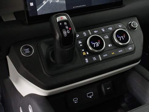 Used 2022 Land Rover Defender 110 X-Dynamic SE image 15