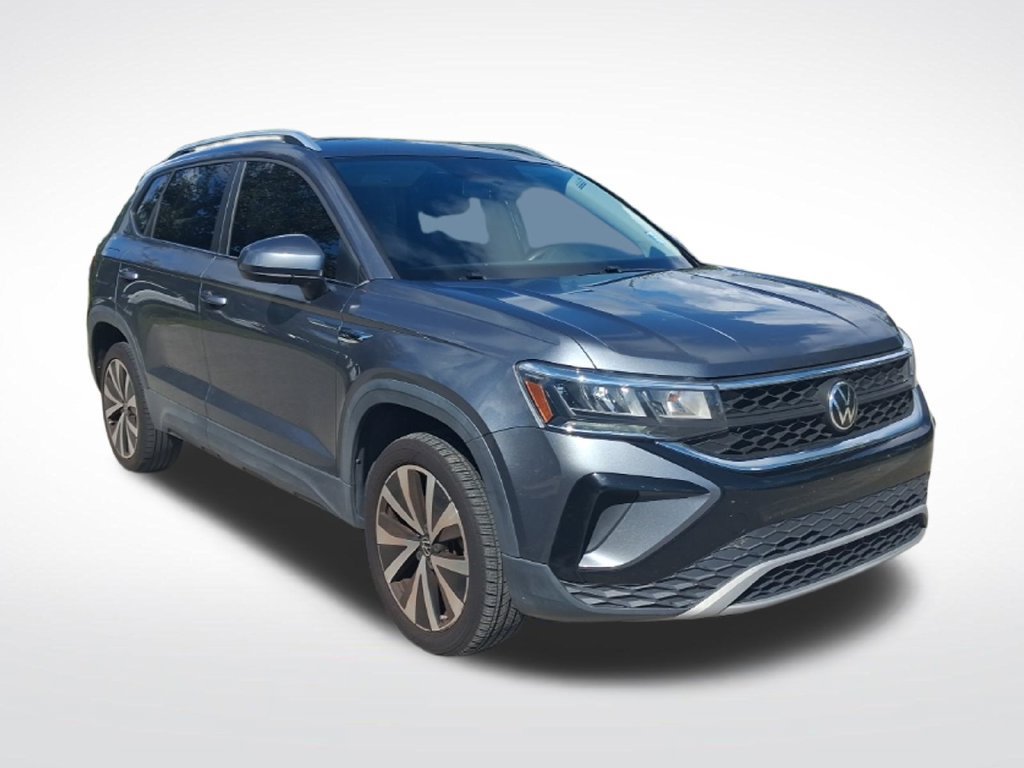 Certified 2022 Volkswagen Taos SE FWD image 2