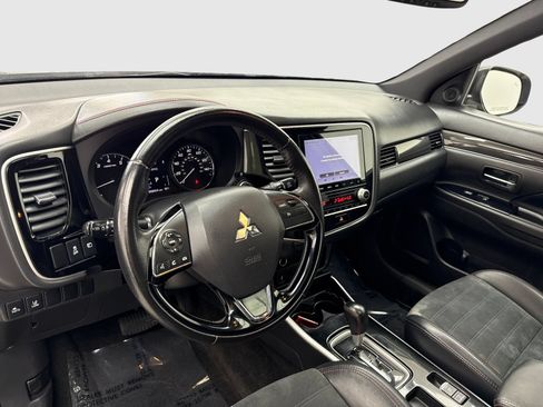 Used 2020 Mitsubishi Outlander LE FWD image 18