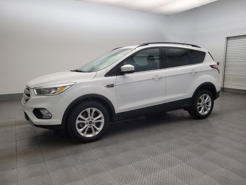 Used 2018 Ford Escape SE FWD image 2