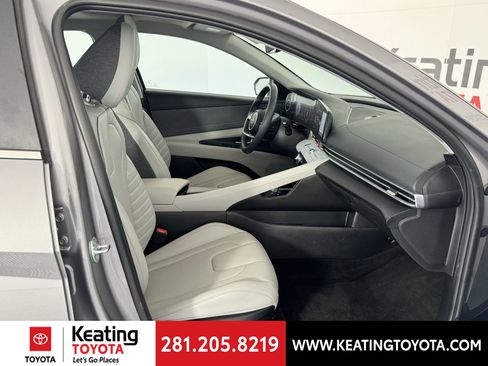 Used 2025 Hyundai Elantra Limited FWD image 21