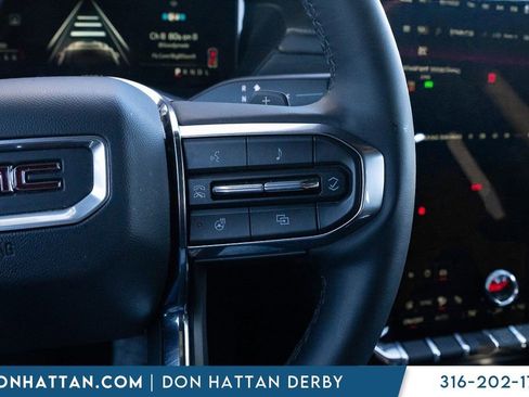 Used 2025 GMC Acadia Elevation image 11