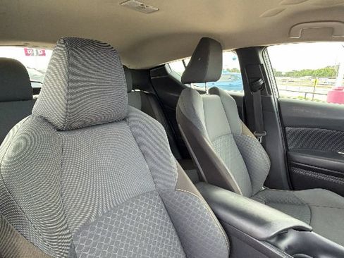 Used 2021 Toyota C-HR LE FWD image 29