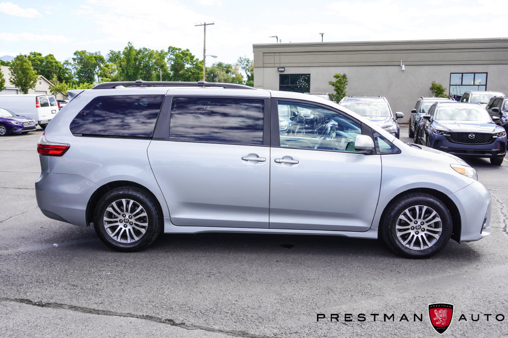 Used 2020 Toyota Sienna XLE w/ XLE Navigation Package FWD image 21