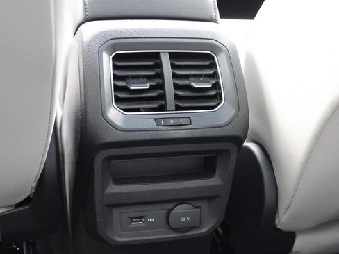 Used 2018 Volkswagen Tiguan SE AWD/4WD image 30