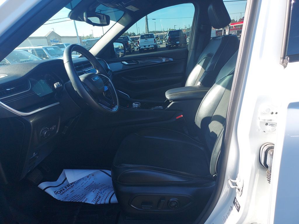 Used 2021 Jeep Grand Cherokee L Laredo AWD/4WD image 13