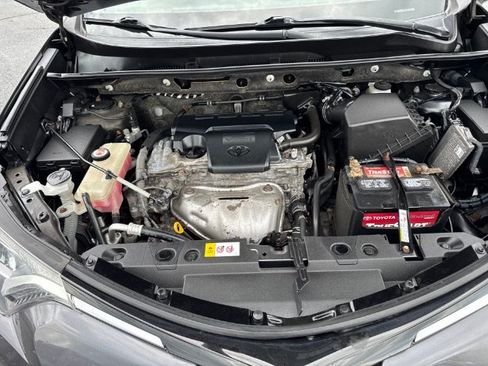 Used 2017 Toyota RAV4 LE AWD/4WD image 9