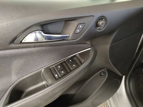 Used 2018 Chevrolet Cruze LS image 27