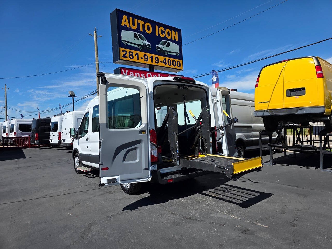 Used 2018 Ford Transit 150 XL RWD image 27
