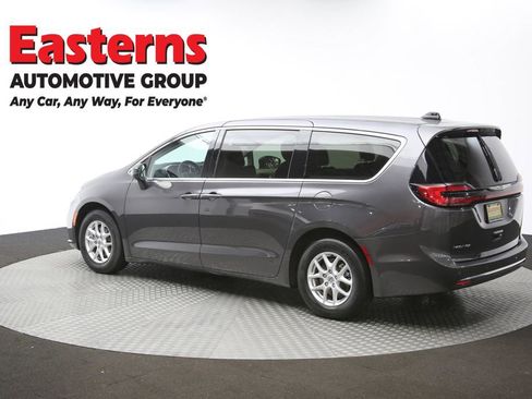Used 2023 Chrysler Pacifica Touring-L image 67