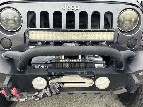 Used 2016 Jeep Wrangler Unlimited Rubicon w/ Connectivity Group image 9