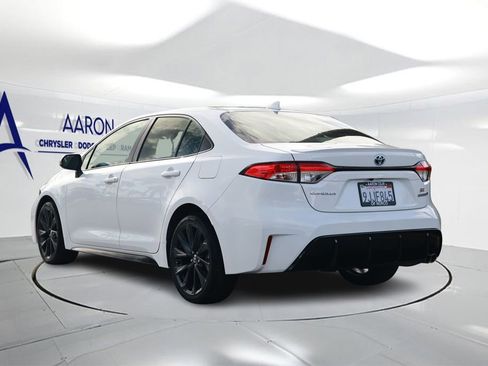 Used 2024 Toyota Corolla SE FWD image 2