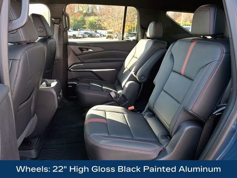 Used 2025 Chevrolet Traverse RS image 14