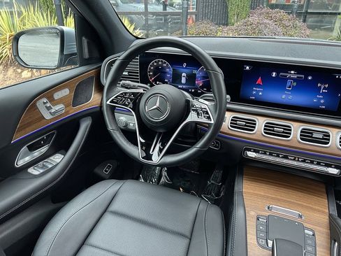 Used 2025 Mercedes-Benz GLE 350 4MATIC w/ Winter Package image 35