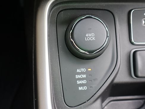 Used 2020 Jeep Compass Latitude w/ Cold Weather Group AWD/4WD image 22