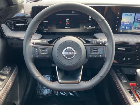 New 2025 Nissan Kicks SR image 19