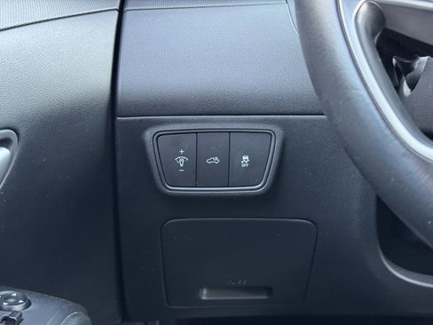 Used 2022 Hyundai Santa Cruz SEL Premium image 32