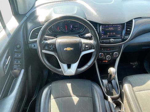Used 2020 Chevrolet Trax LT w/ LT Convenience Package AWD/4WD image 20