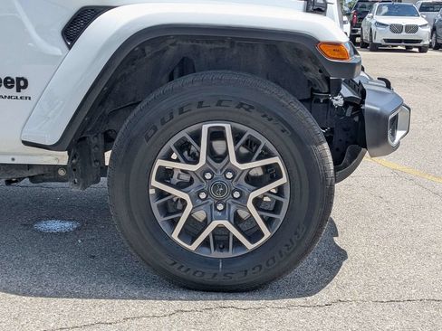Used 2025 Jeep Wrangler Unlimited Sahara AWD/4WD image 11