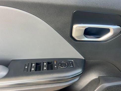 Used 2025 Kia K4 image 11