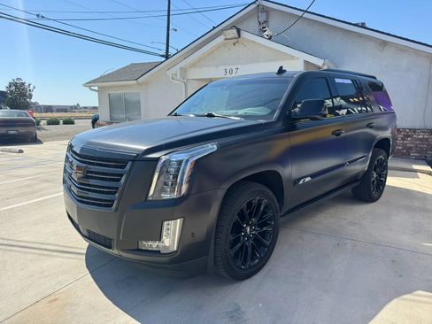 Used 2019 Cadillac Escalade Platinum w/ Escalade Sport Edition AWD/4WD image 7