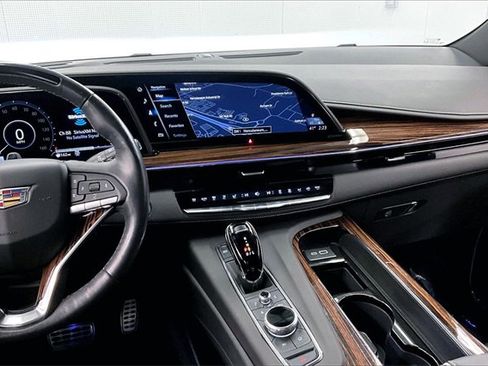 Used 2023 Cadillac Escalade Premium Luxury image 6