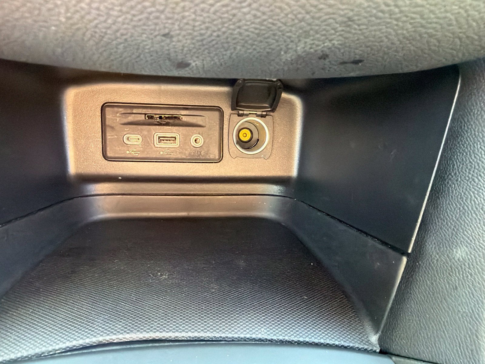 Used 2023 Chevrolet Equinox LT FWD image 24