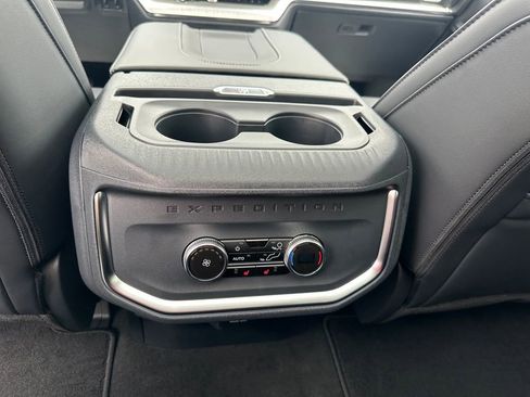 New 2025 Ford Expedition Max Platinum w/ Driver's Package image 19