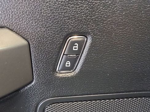 Used 2019 Ford F150 XLT w/ Equipment Group 302A Luxury AWD/4WD image 17